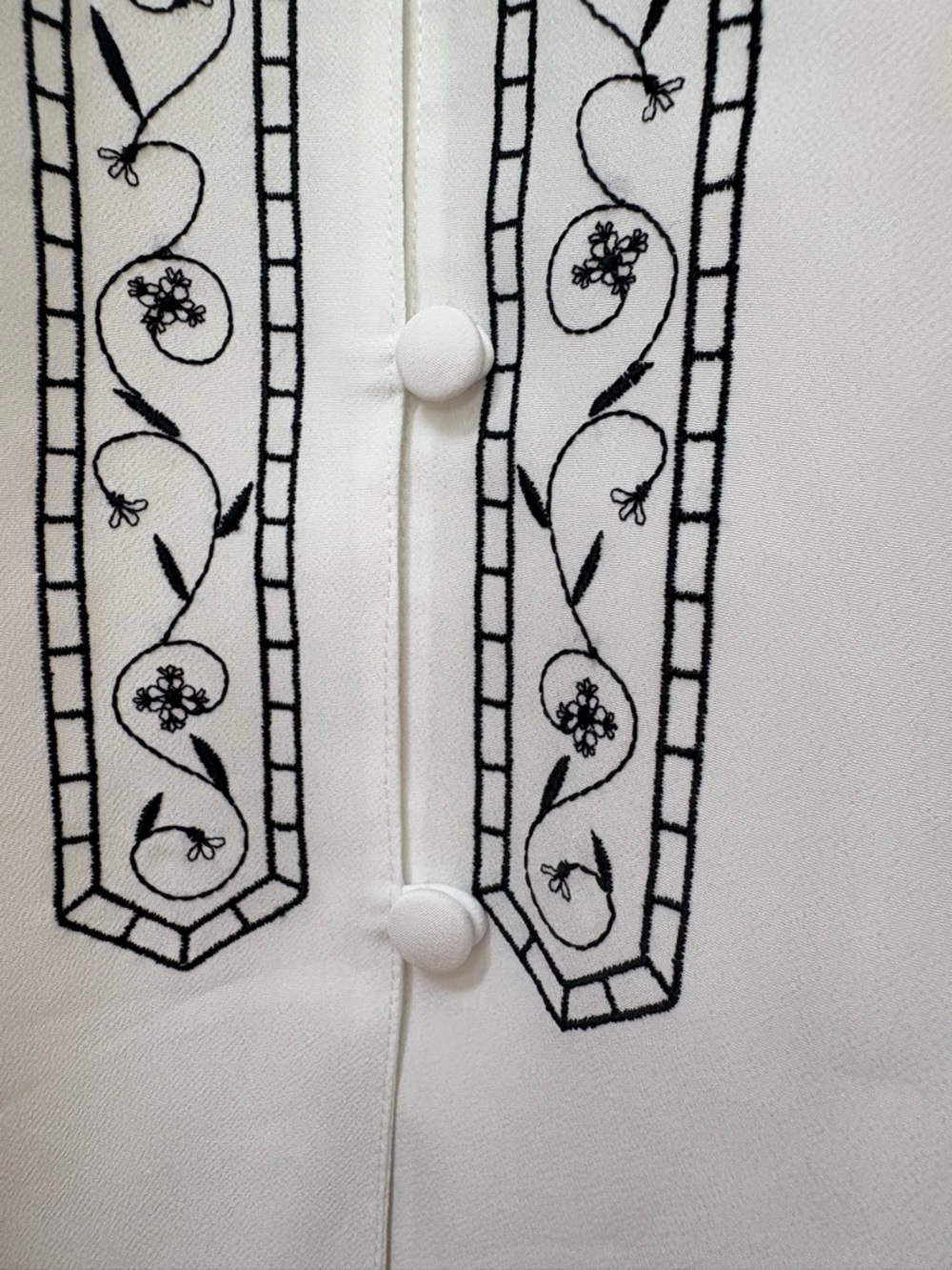 Vintage Laura Scott White Button-Down Tunic Blouse Black Embroidery 16 16W 1X - Picture 4 of 8